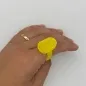 Preview: gelber Ring für die Liftinglotionen am Finger
