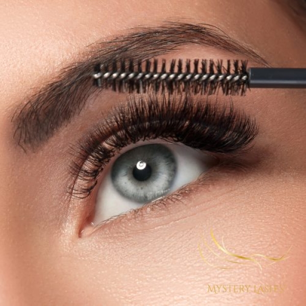 Wimpernverlängerung mit Whispy Wimpernfächer Wimpernverlängerung mit Whispy Wimpernfächer